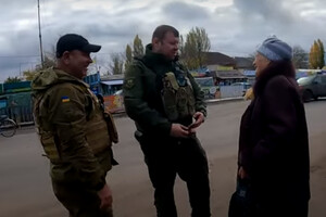 Поліція евакуювала усіх жителів з прифронтового українського міста (відео)