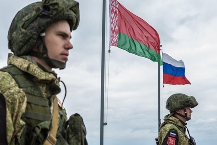 Білоруська армія екіпірує російських окупантів 