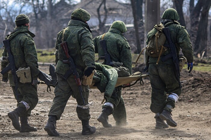Луганщина: рашисти зобов’язали медиків стати на військових облік