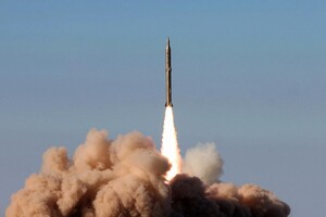 Нові провокації Північної Кореї: ракета впала в економічній зоні Японії