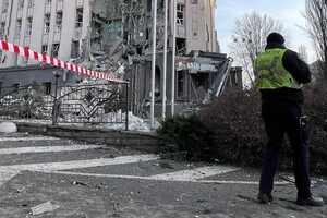 У Києві ракети влучили в готель та приватний будинок, є жертви 