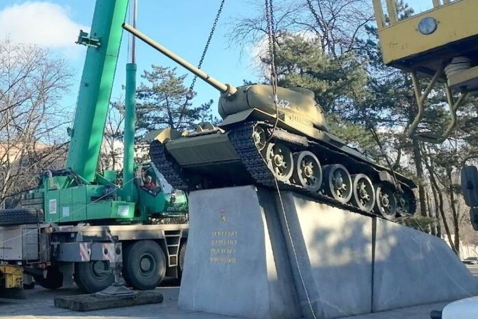 У Дніпрі демонтовано знаковий пам’ятник радянських часів (фото)