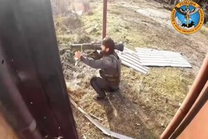 Розвідка показала, як добровольці з Чечні допомагають нищити окупантів у Бахмуті (відео)