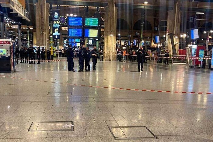 На вокзалі Парижа невідомий напав із ножем на перехожих: є поранені