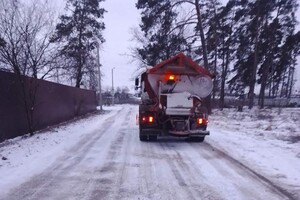 Київщину засипає снігом: яка ситуація на дорогах столиці та області (фото)