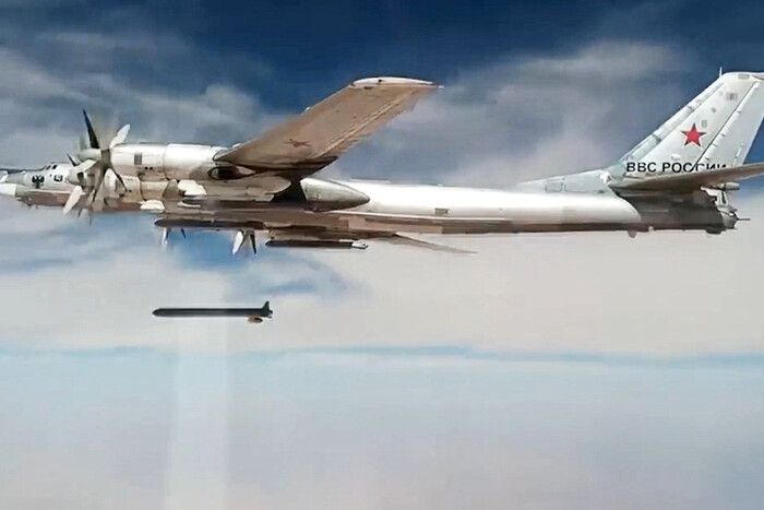 Загроза ракетного удару: Росія підняла в небо стратегічну авіацію