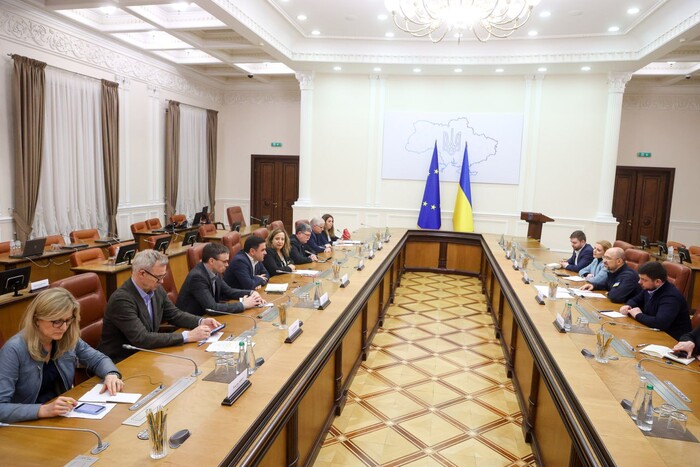 Посилення санкцій та оборонна України: Шмигаль зустрівся з делегацією Європарламенту