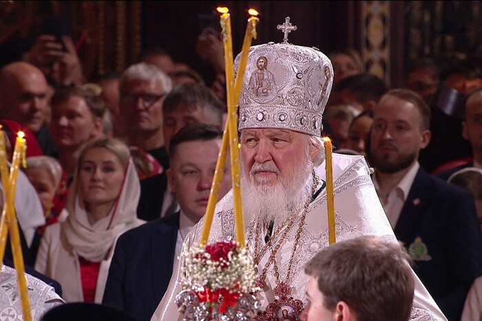 Патріарха Кирила під час Великоднього богослужіння стерегли одразу шість охоронців