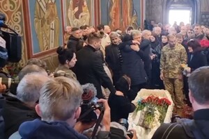 У Києві пройшло прощання із загиблим Олегом Барною (відео) 