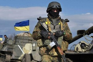 Українські військові показали збиття ворожого БПЛА зі стрілецької зброї (відео)