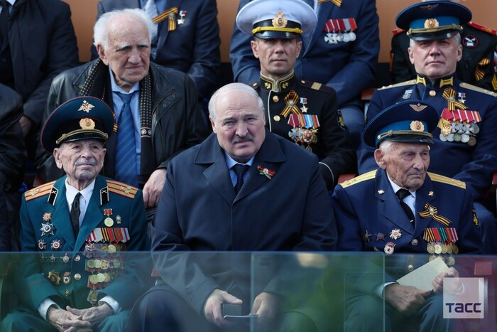 Лукашенко погано почувається: що сталося з диктатором після параду в Москві