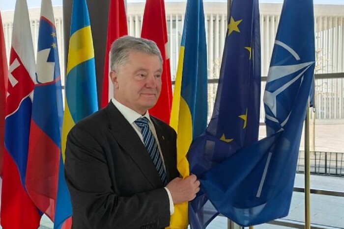 Порошенко у Люксембурзі: український прапор має бути у штаб-квартирі НАТО