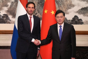 Глава МЗС Нідерландів зустрівся з главою МЗС Китаю: про що говорили