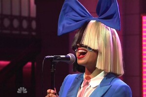 Популярна співачка Sia зізналася, що має діагноз «аутизм»