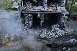 Нічний теракт: пошкодження зафіксовано у трьох районах Києва (фото)