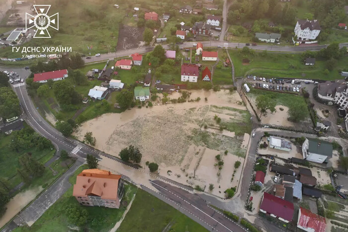 Затоплені будинки та пошкоджені мости: які наслідки негоди на Львівщині (відео)