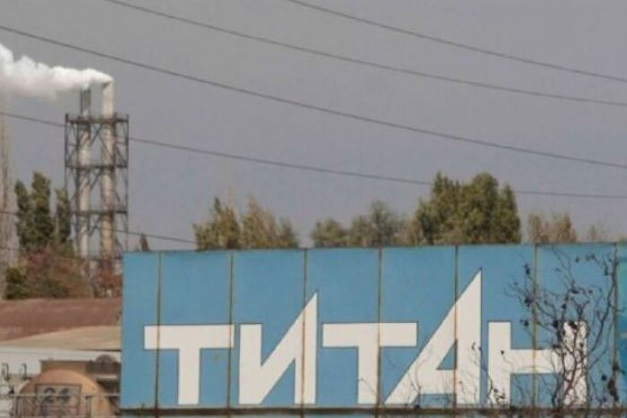 Російські окупанти мінують цехи підприємства «Кримський титан»: розвідка попередила про ризики