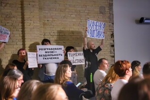 На Книжковому Арсеналі активісти звернулися до Ткаченка з проханням (фото)  