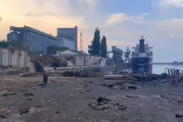 Який вигляд має набережна Херсона після повені: шокуюче відео