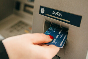 Поповнення банківських карток через термінали: що зміниться із 1 серпня 