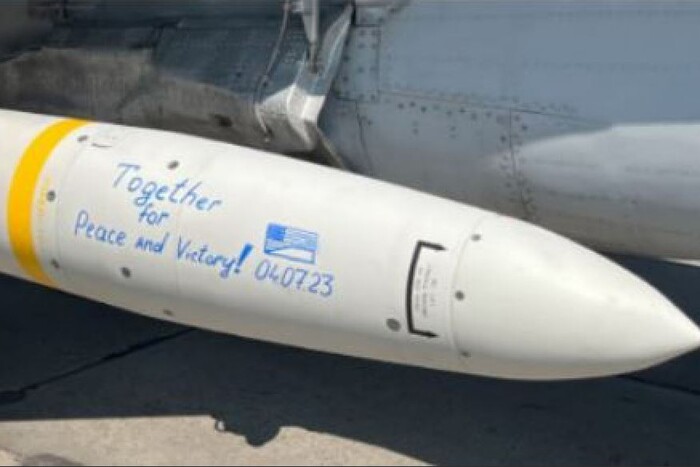 Повітряні сили вперше показали «розумні» американські авіабомби під крилом літаків ЗСУ (фото)
