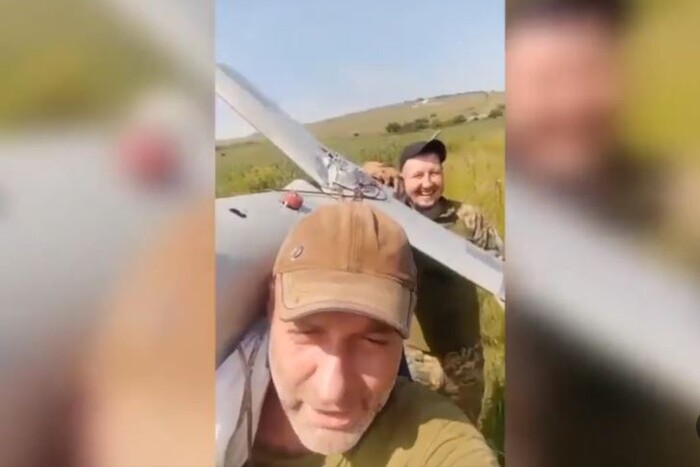 Українські захисники збили ворожий безпілотник із автоматів (відео)