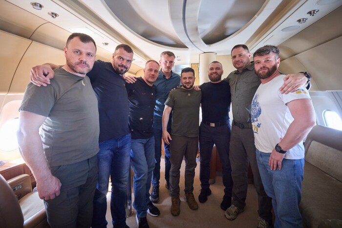 Командири оборони «Азовсталі» разом із Зеленським повертаються з Туреччини додому 