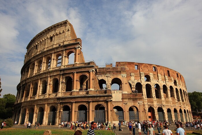 В Італії втретє за кілька тижнів пошкоджено Колізей (відео)