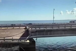 Підрив Кримського моста. Окупанти екстрено будуватимуть тимчасову переправу