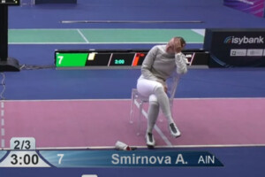 «Чемпіонка з сидіння на стільці». Соцмережі лютують після провокації російської спортсменки