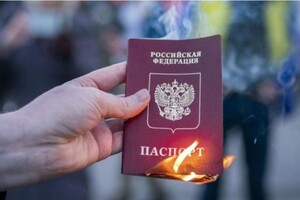 Депутат від «Голосу» хоче прирівняти російські паспорти до дитячого порно