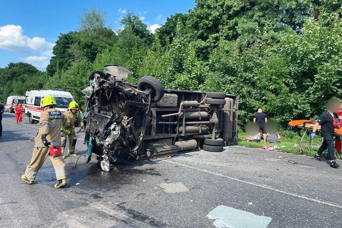 На Полтавщині сталася автокатастрофа: є загиблі й понад десять поранених (фото)