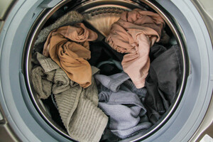 Навіщо потрібно вивертати речі навиворіт перед пранням 