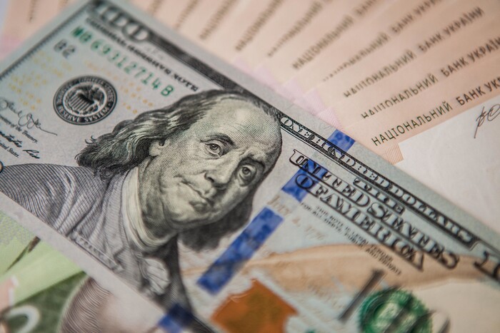 Понад 100 мільйонів доларів: Нацбанк збільшив чистий продаж валюти за перший тиждень серпня