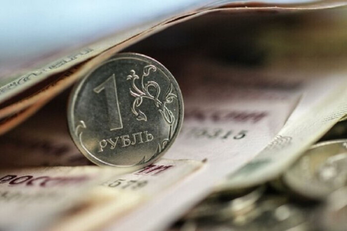 Рубль увійшов до трійки найслабших валют світу