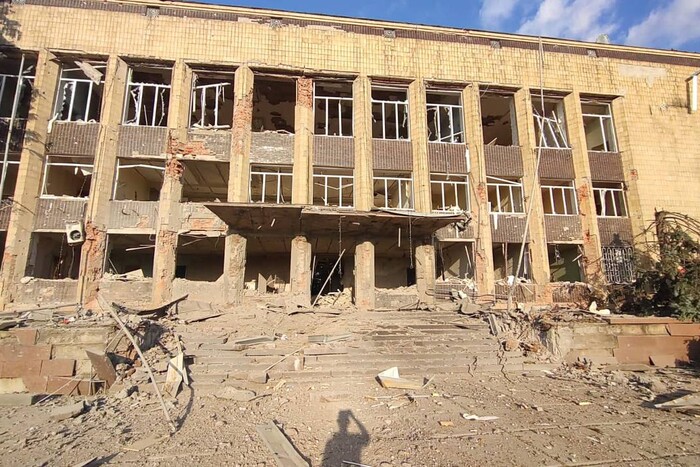 Окупанти зруйнували будівлю міськради в Куп'янську