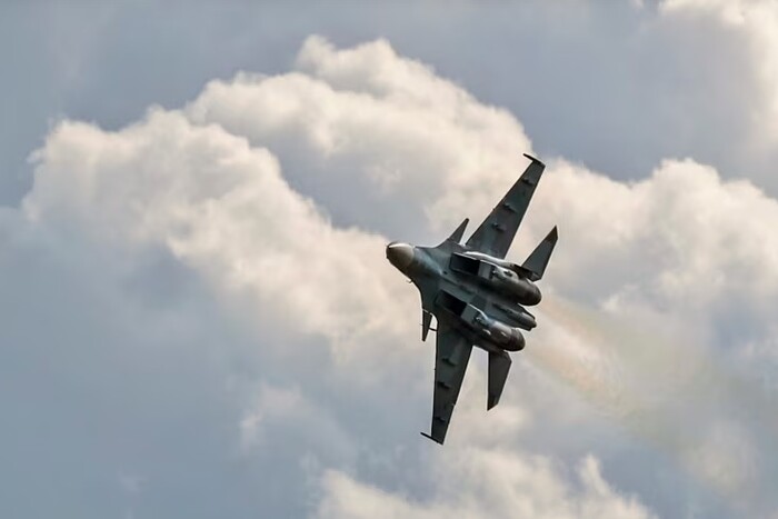 Катастрофа російського Су-30: момент падіння винищувача потрапив на відео