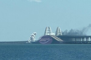 12 серпня над Кримським мостом піднявся стовп диму