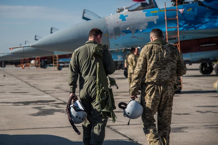 У Данії перші українські пілоти розпочали навчання на винищувачах F-16