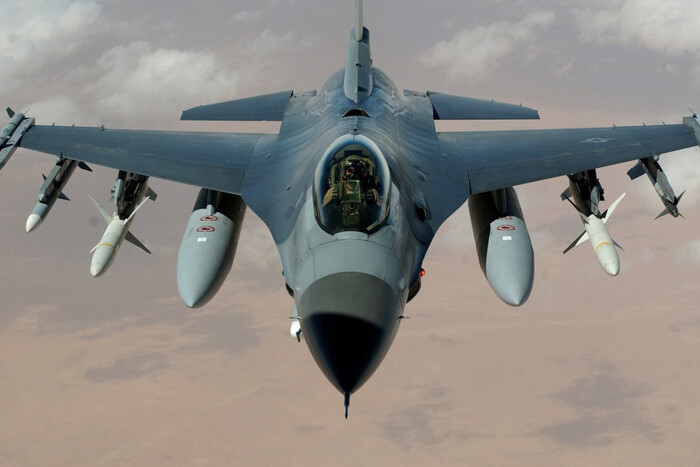 США прискорять надання дозволів іншим країнам для передачі F-16 Україні