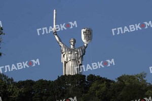 Наприкінці серпня завершилися роботи із заміни герба СРСР на герб України на монументі «Батьківщина-Мати» у Києві
