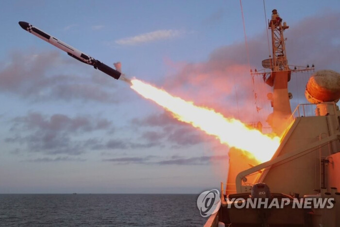 КНДР випустила відразу кілька крилатих ракет у бік Жовтого моря