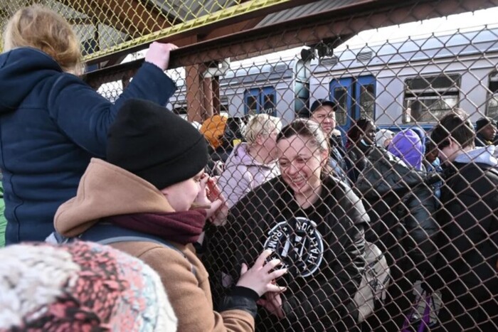 Більшість українських біженок вирішили залишитись у Європі та США – ЗМІ
