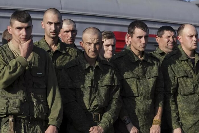 У Росії дедалі більше мобілізованих тікають з військових частин – ЗМІ