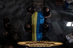 У Києві попрощалися з рятувальником, який загинув у боях за Гостомель (фото)