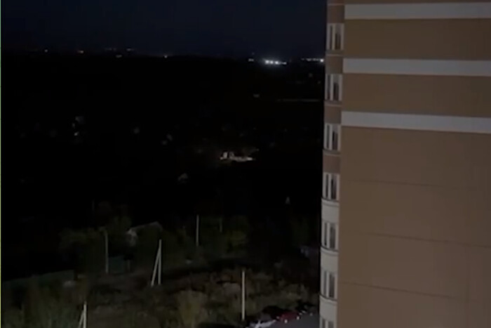 У Курській області блекаут: безпілотники вдарили по підстанції (відео)