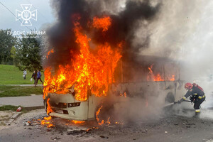 У Львові спалахнув автобус з пасажирами (фото)