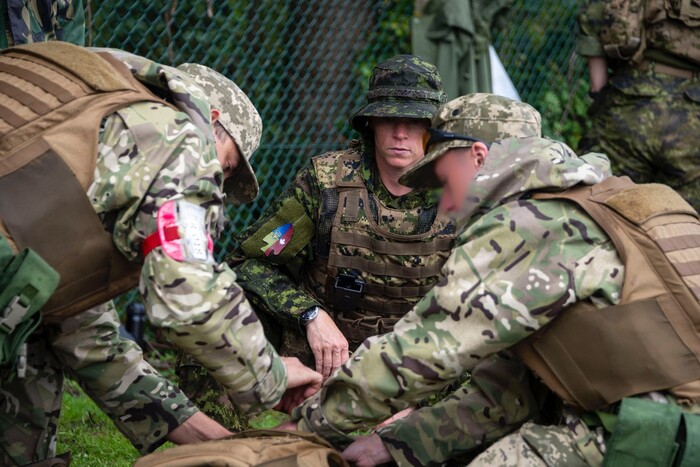 Канадські військові показали, як навчають українських бійців тактичної медицини