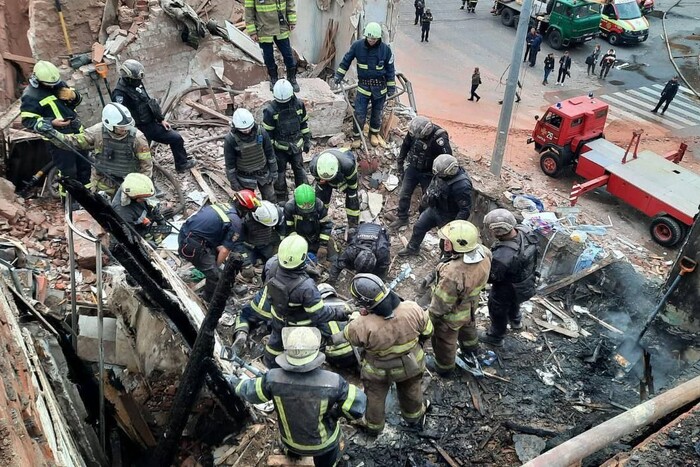 Під завалами будинку в Харкові загинув хлопчик, серед постраждалих 11-місячна дитина