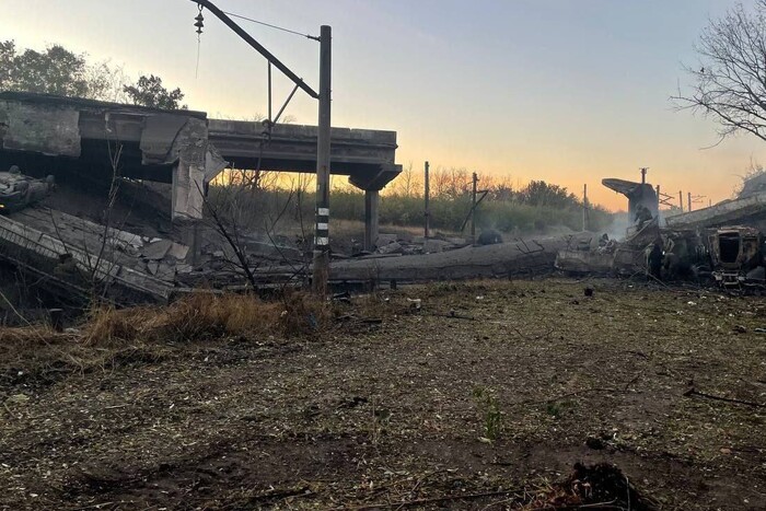 Зруйновано важливий для окупантів міст на Донбасі (фото, відео)